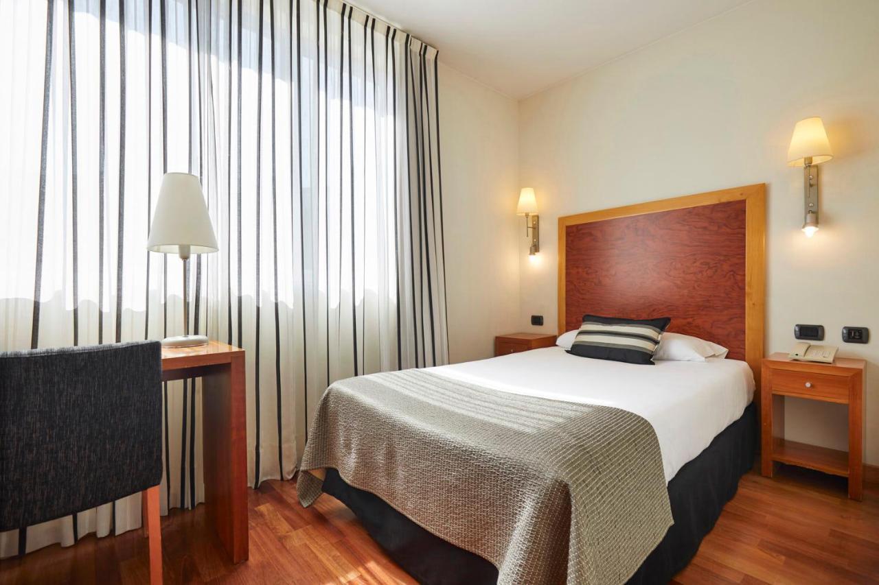 Hotel Exe Plaza Delicias 3*